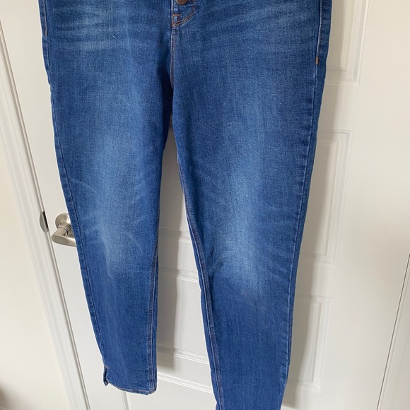 Old Navy - High-Waisted Skinny Jeans (Tall) - Picture 3 of 8